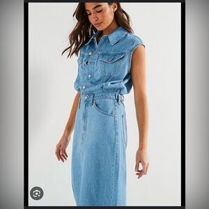 Levi’s Premium Iconic Sleeveless Shirt Dress in Light Wash XS